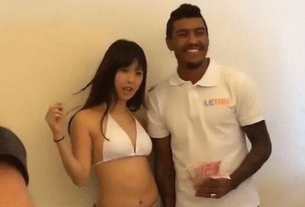 女生抠逼