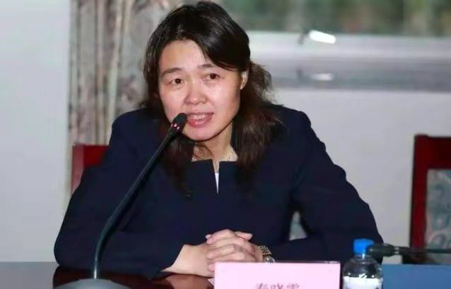 年轻的女士